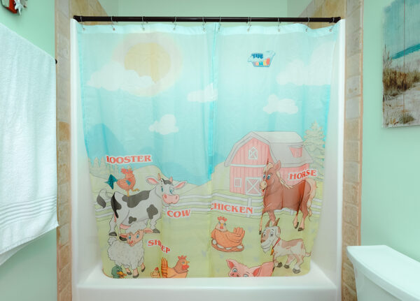 Tub Tamer Splash Free Bath Installed - Farm Animals